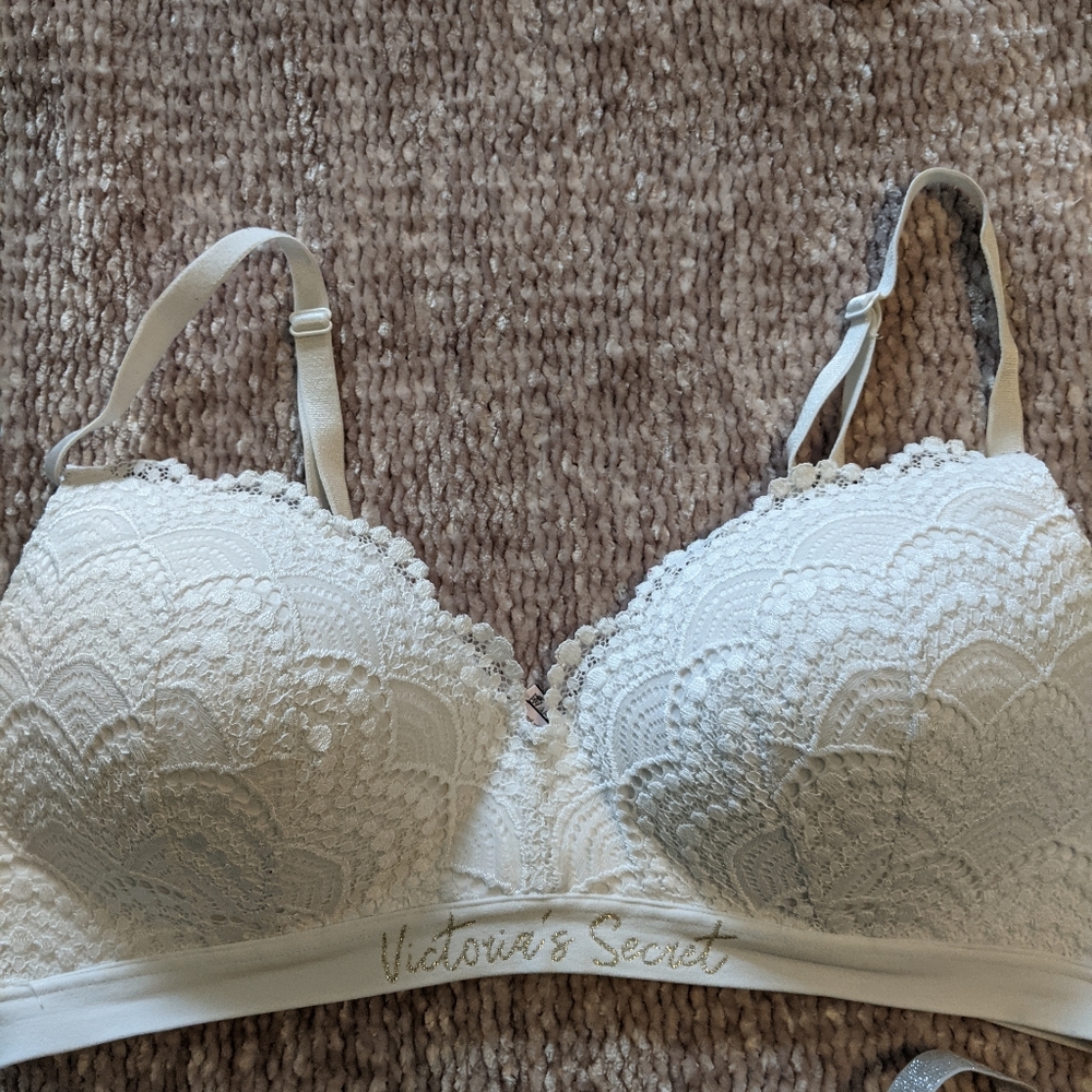 Set of 2 Victoria's Secret bras